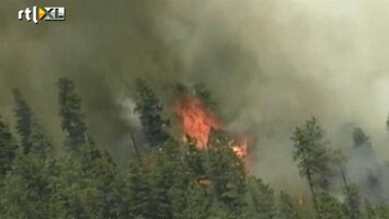 RTL Nieuws Honderden vluchten voor enorme bosbrand