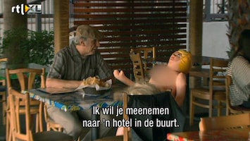 Benidorm Bastards USA Met je opblaaspop naar het restaurant