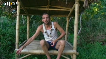 Expeditie Robinson Patrick heeft een kip gevangen!