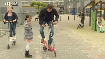 Editie NL Pas op! Een spacescooter van rechts