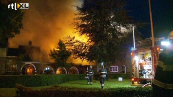 RTL Z Nieuws Gemeentehuis Waalre compleet verwoest door aanslag met 2 auto's