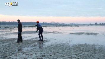 Editie NL Eerste schaatsers op het ijs