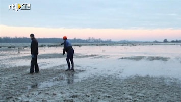 Editie NL Eerste schaatsers op het ijs