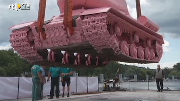 RTL Nieuws Roze tank symbool voor vrijheid