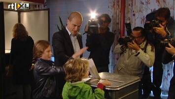 RTL Nieuws Diederik Samsom stemt met gezin