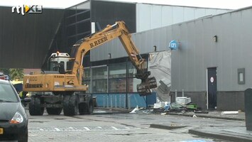 RTL Nieuws Chaos in AH Winschoten na instorten dak