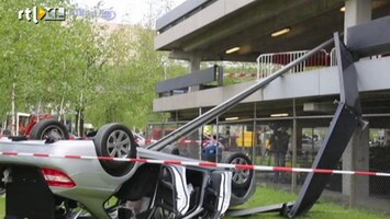 RTL Nieuws Auto stort van parkeerdek Schiphol