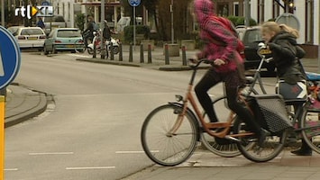 RTL Nieuws Meer ongelukken door sms'en op de fiets