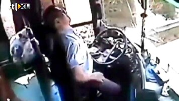 Editie NL Chauffeur sterft, maar redt passagiers