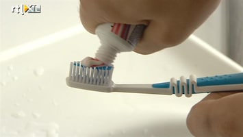 RTL Z Nieuws De plastic bolletjes worden uit uw tandpasta gehaaald