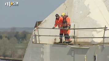 RTL Nieuws De nieuwe brug over de Waal bij Nijmegen wordt ingevaren