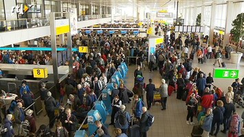 RTL Z Nieuws Schiphol heeft drukste dag van het jaar, vooral vanmorgen heel vroeg