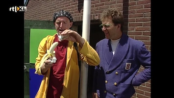 Ernst, Bobbie En De Rest - Het Weggelopen Kalfje (kalfje Geboren)