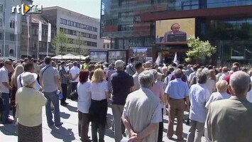 RTL Nieuws Bosniërs volgen proces-Mladic op tv-scherm