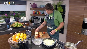 Koffietijd Ovenschotel met stokbrood, spinazie, ei en tomaat