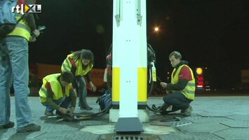 RTL Z Nieuws Greenpeace voert actie bij tankstations Shell