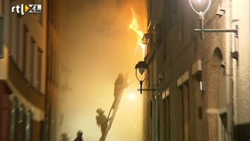 RTL Nieuws Geëmotioneerde hoteleigenaar ziet levenswerk branden