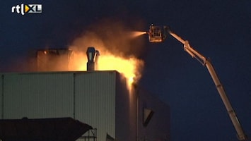 RTL Nieuws Brand in graansilo; brandweer blust al twee dagen