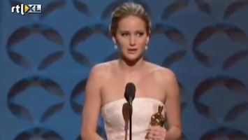 Editie NL Jennifer Lawrence valt bij Oscars