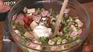 Koffietijd Recept: Maaltijdsalade met kaaskoekjes