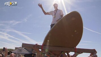 RTL Nieuws Ererondje windsurfkampioen Van Rijsselberghe op Texel