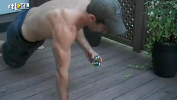 Editie NL Rubik's cube oplossen tijdens push ups