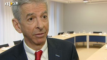 RTL Nieuws Plasterk wil dat topverdieners salaris inleveren