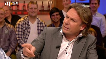 Voetbal International Ga je nog met je jasje gooien Hans?