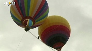 RTL Nieuws Chinees breekt record koorddansen tussen luchtballonnen