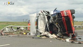 RTL Nieuws Twee doden bij ernstig ongeluk op de A15