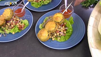 Koffietijd Courgette-beignets met kikkererwtensalade