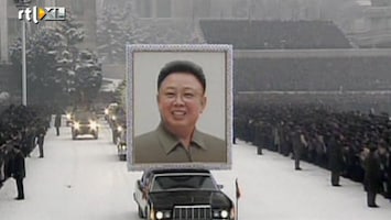 RTL Z Nieuws Zelfs de hemel huilt bij begrafenis Kim Jong II