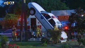 RTL Nieuws Oeps, foutje: parkeren tegen elektriciteitsmast