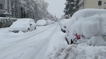 In beeld: 30 centimeter sneeuw zorgt voor overlast in München