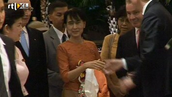 RTL Nieuws Aung San Suu Kyi aangekomen in Thailand