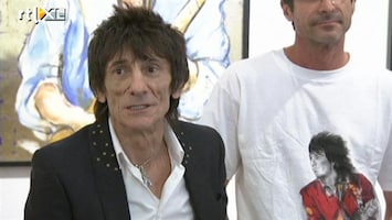 RTL Nieuws Stones-gitarist Ronnie Wood laat kunsten zien