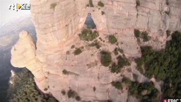 Editie NL Bizarre wingsuit-stunt