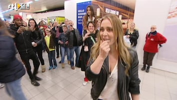 RTL Nieuws Chaotische aankomst Anouk op Schiphol