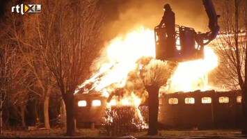 RTL Nieuws Grote brand legt boerderij Wijns in as