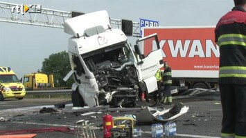 RTL Nieuws Dodelijk ongeluk A2: verkeer moet omkeren