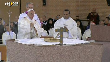 RTL Nieuws Eerste mis paus Franciscus buiten Italië