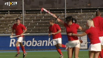 Dames En Heren In De Dop De langverwachte hockeywedstrijd