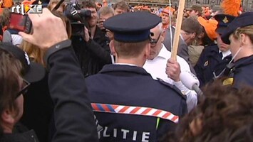 RTL Nieuws Politie haalt activisten van de Dam