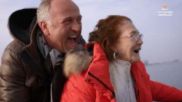 RTL 4's Onvergetelijke Feestdagen Gordon gaat racen met 82-jarige vrouw op een speedboot