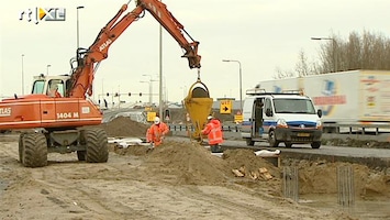 RTL Nieuws Bezuinigen op wegenbouw kost duizenden banen