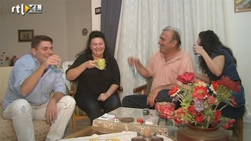 RTL Nieuws Grieken noodgedwongen terug naar ouders