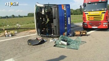 RTL Nieuws Tientallen kinderen gewond bij buscrash