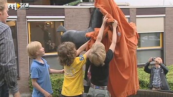 RTL Nieuws Bronzen paard Göbels terug in Dieren