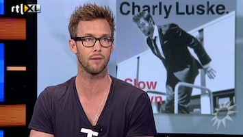 RTL Boulevard Charly aan desk over nieuwe single