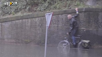 RTL Nieuws Stortbui zet tunnel onder water in Twente